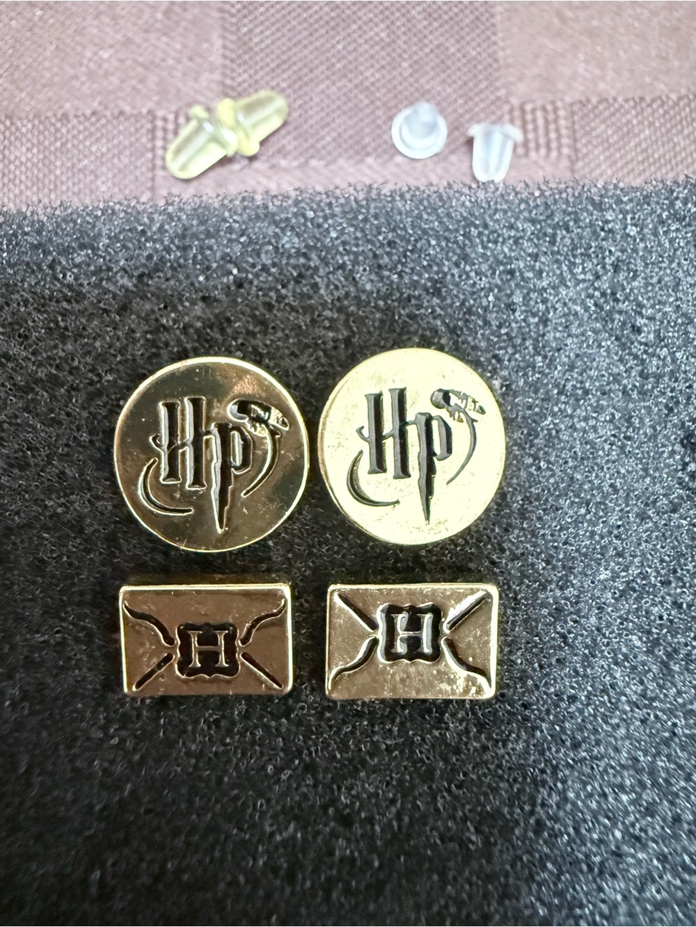 Harry Potter Gold Tone Stud Earrings Lot
HP Logo & Hogwarts Letter 2 Pairs